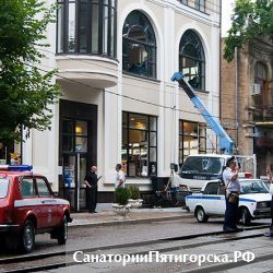 Пострадавшие от теракта в Пятигорске так и не дождались ремонтников